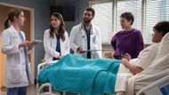 A moment of little awkwardness at the hospital (Image Source: Instagram @greysabc)